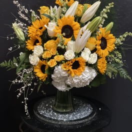 Sunny Enchanting Deluxe Bouquet