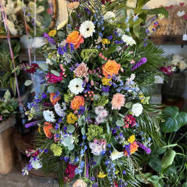 Large mixed flower spray with orange roses and white daisies