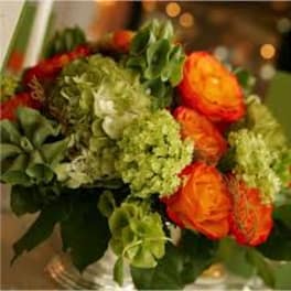 Bouquet of orange roses and green hydrangeas