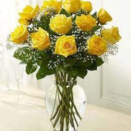 Bouquet of yellow roses in a clear glass vase
