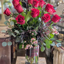 Bouquet of red roses in a clear glass vase
