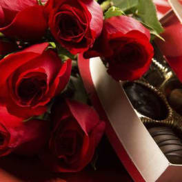 Valentine Classic_ Roses & Chocolates!