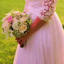 Bride holding a white and pink bouquet