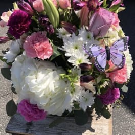 Mixed pink and white bouquet with a butterfly decoration