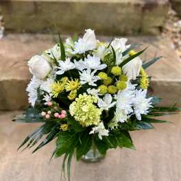 White and yellow mixed bouquet in a glass vase