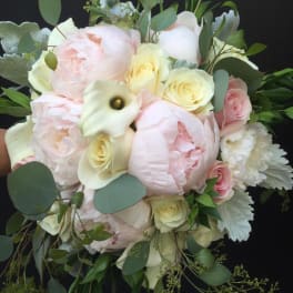Bouquet of pale pink peonies, cream roses, and white calla lilies