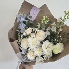 Creamy Sky Hand-tied Bouquet (New!)