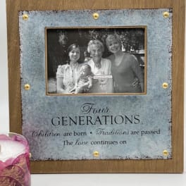Wooden photo frame with a black-and-white family picture and a pink candle
