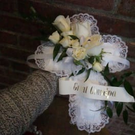 White rose bouquet with lace trim and a ribbon reading "Buon Giorno"
