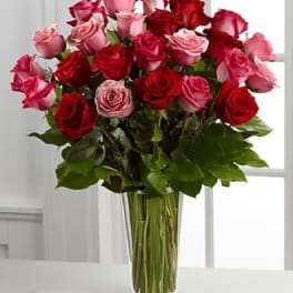 Bouquet of red and pink roses in a clear glass vase