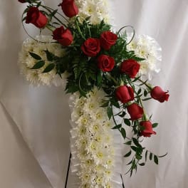Cross-shaped floral spray with red roses and white daisies