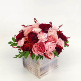Small Wood box arrangement Red & Pink
