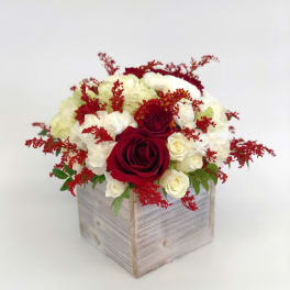 Wood box arrangement White & Red small