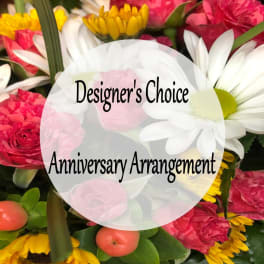 Mixed bouquet with daisies, roses, and pink blooms