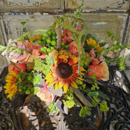 Mixed bouquet with sunflowers and peach roses