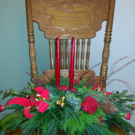 Duel Red Candle Evergreen Centerpiece