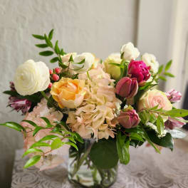 Mixed pastel bouquet in a clear glass vase