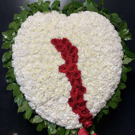 Heart-shaped white floral wreath with a red rose stripe and green border