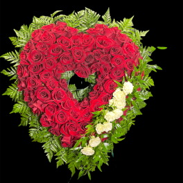 garden open heart - by Lovely Blooms Decorations