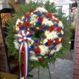 W-9: Patriotic Standing Wreath