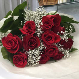 Bouquet of red roses with white baby's breath