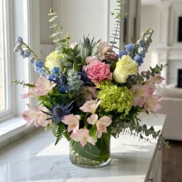 Mixed pastel bouquet in a clear glass vase