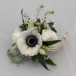 White anemone bouquet with pale green buds and small pink flowers