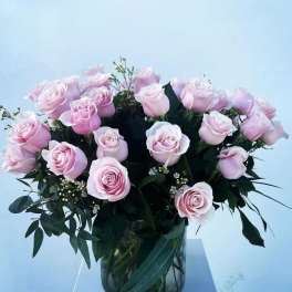 Bouquet of pale pink roses in a glass vase