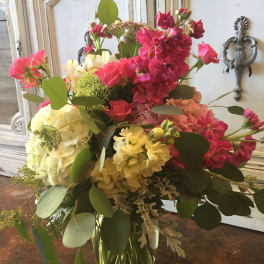 Mixed pink and cream bouquet in a clear glass vase