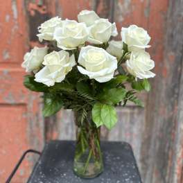 Bouquet of white roses in a clear glass vase