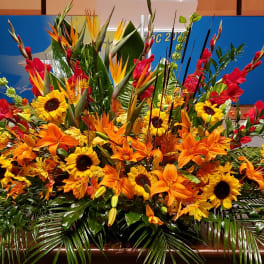 [TT-POD166]: PODIUM ARRANGEMENT 166 BY TWIN TOWERS FLORIST