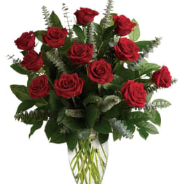 Bouquet of red roses in a clear glass vase