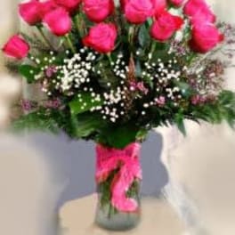 Bouquet of bright pink roses in a glass vase