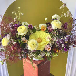 Seasonal Centerpiece Designers Choice