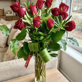 Bouquet of red roses in a clear glass vase