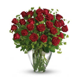 Bouquet of red roses in a clear glass vase