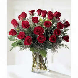 Bouquet of red roses in a clear glass vase