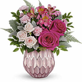 Teleflora's Pretty Love Bouquet