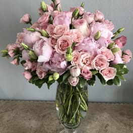 Pink rose bouquet in a clear glass vase