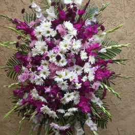 Large standing floral spray with white daisies and magenta blooms