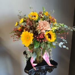 Mixed bouquet with sunflowers and a peach chrysanthemum in a vase