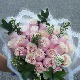 25 pink roses