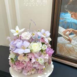 Pastel bouquet with white and lavender flowers in a white tray