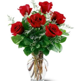 Bouquet of red roses in a clear glass vase