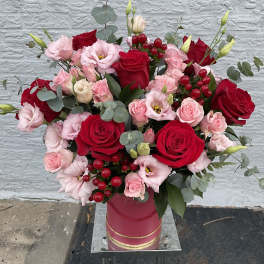 Flower arrangement “Charm” The Photo Shows A Deluxe Size.