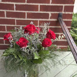 6 Red Roses in A Vase With Plush