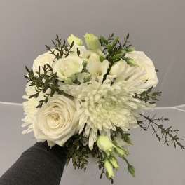 White bouquet with roses, chrysanthemums, and green buds