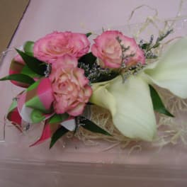 Calla Lily Wristlet (Pickup Only)