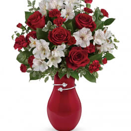 Teleflora's Pair Of Hearts Bouquet