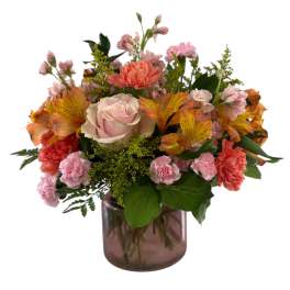 Mixed pink and orange bouquet in a glass vase